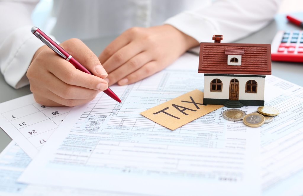 How to Avoid Capital Gains Tax When Selling a House in Ledyard, CT