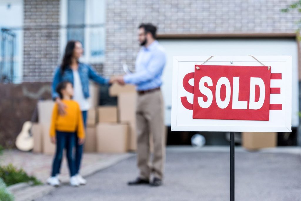 Sell Your House Fast in Central Connecticut Before Moving